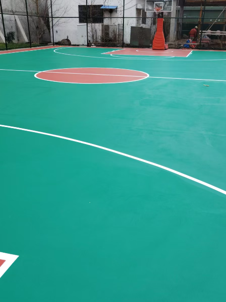 盐源 球场长期使用易出现地面开裂